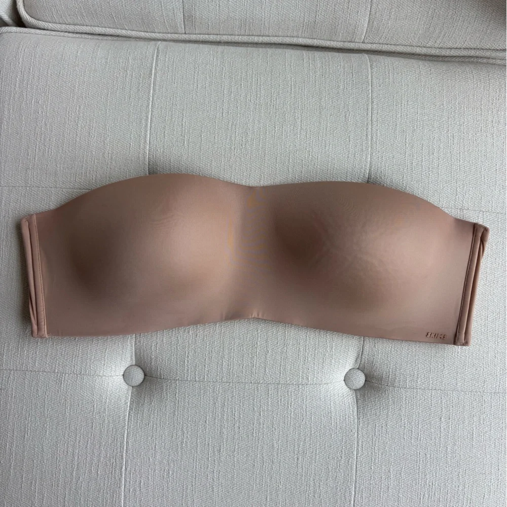 SKIMS Wireless Form Strapless Bra in Mica - Seamless Tan Bandeau